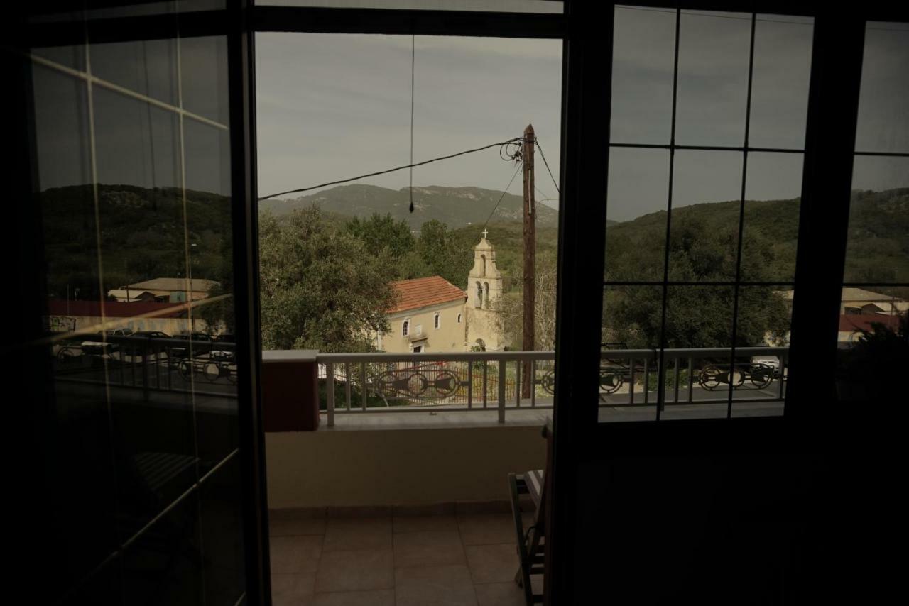 Apartamento J&B Countryside Life Ágios Matthaíos Exterior foto